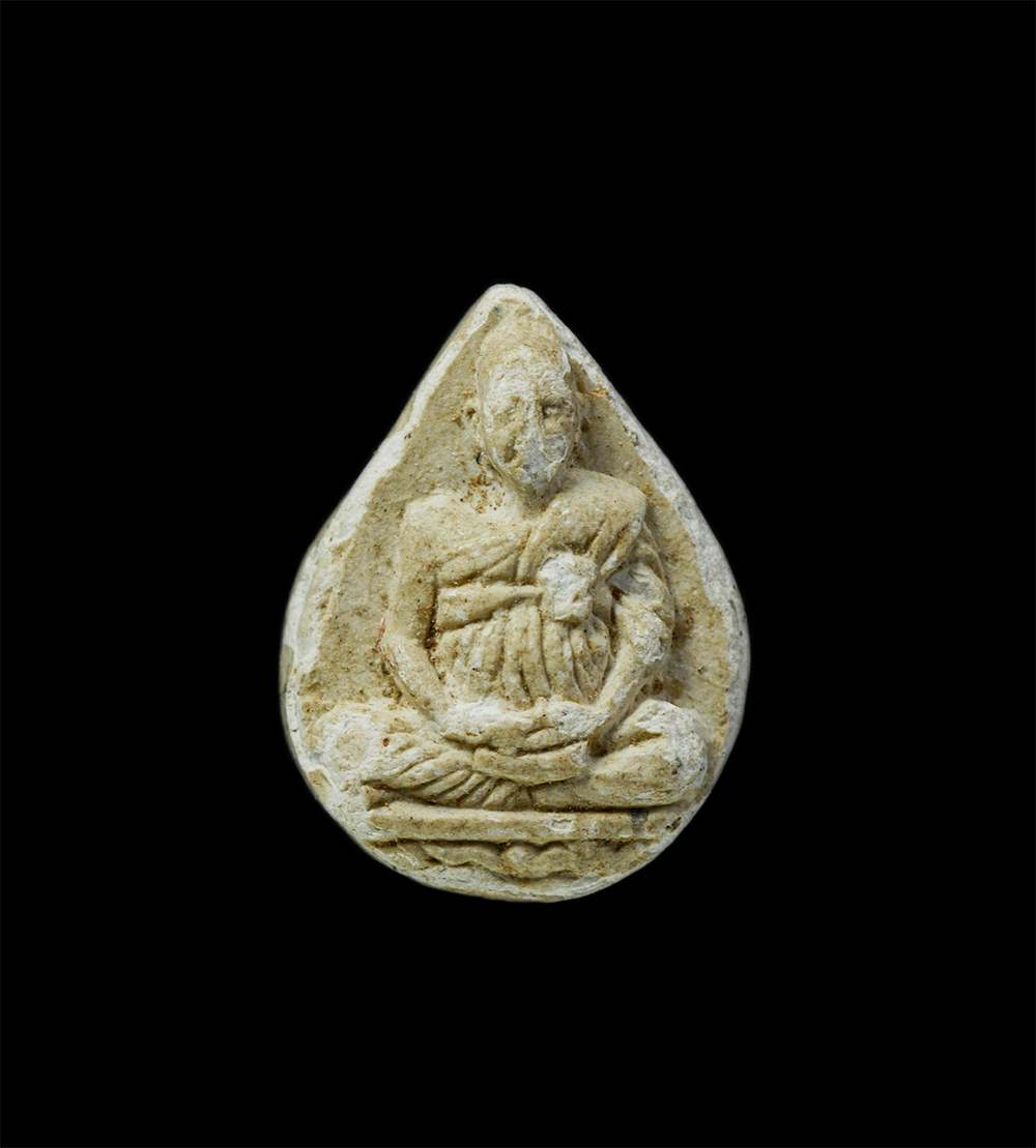 22Nov24 (134)p.jpg - พระสมเด็จเม็ดบัว สมเด็จพุฒาจารย์ โต พรหมรังสี พิมพ์สมาธิ วัดระฆังโฆสิตารามวรมหาวิหาร กรุงเทพ ปี2542 เนื้อผงพุทธคุณ ผงว่าน พระขนาดเล็ก | https://kamulet.in.th